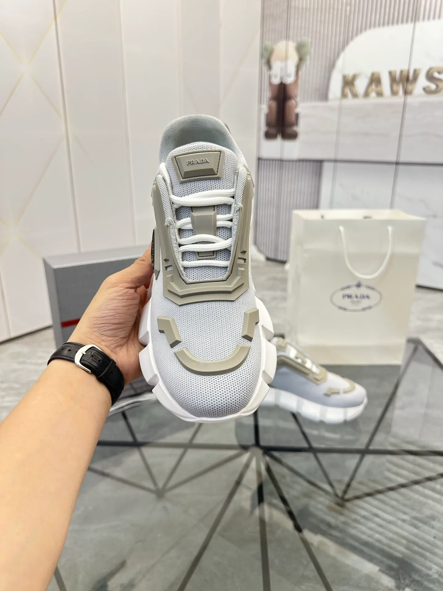 Men's shoes for sale 💰: 💰P580¥ High-end top quality Product trademark: Prada *"Prada*" low-top casual shoes Regular size: 38-45 (can be customized to 46) Product materials: imported breathable fly weave upper, professional glue-making process, breathable lining, cowhide foot pads, original ultra-light foam outsole. No.: 001